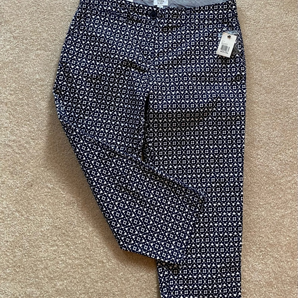 Crown and Ivy Cropped Pants